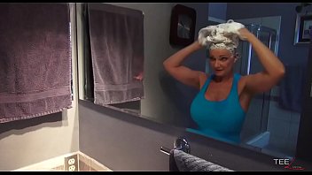 Deauxma’s Sudsy Shampoo And Slurping Blow Job