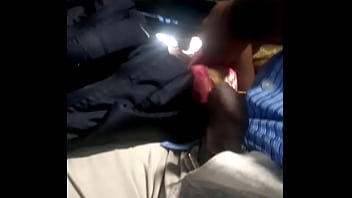 बस की सीट पर चाची की गीली चूत