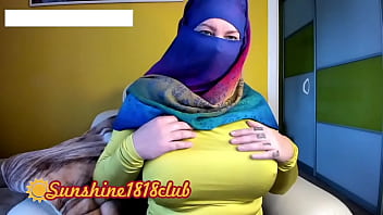 Voluptuous Veiled Vixen Reveals Her Ample Curves In A Steamy November Cam Session.