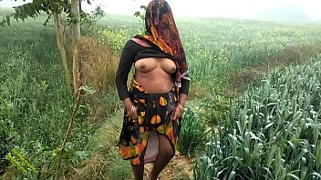 Desi Radhika’s Wild Outdoor Fuck In The Open Air