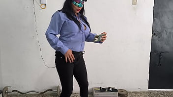 Off-duty Officer Reveals Her Tempting Curves