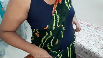 Sensual Desi Bhabhi In A Dark Green Saree