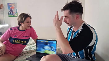 Pós-jogo Com A Ninfeta Loira Do Sul E O Saymon De Pau Leiteiro
