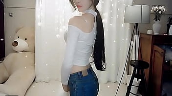 Sizzling Asian Beauty Grinding And Teasing On Live Cam