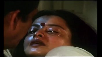 Sizzling Seduction: Rekha’s Scorching Romantic Encounter