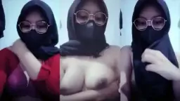 Bespectacled Teen In Hijab Goes Wild Live