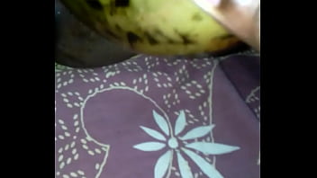 Sultry Tamil Beauty Teases With Her Juicy Banana