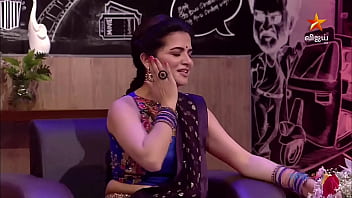 Sizzling Tamil Anchor’s Daring Hip Display