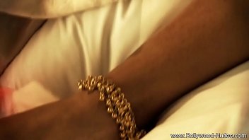 Desi Babe Flaunting Her Curves