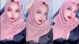 Hot Hijab Beauty’s Cleavage Live Moaning