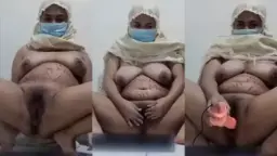 Jameela Sheds Her Veil To Finger Her Pussy