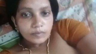 Massive Melons On A Busty Mallu Aunt