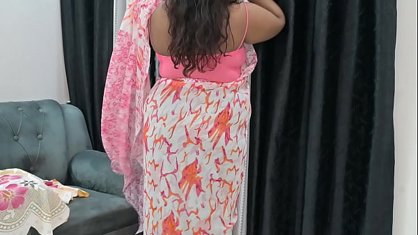 Desi Bhabhi’s Luscious Melons