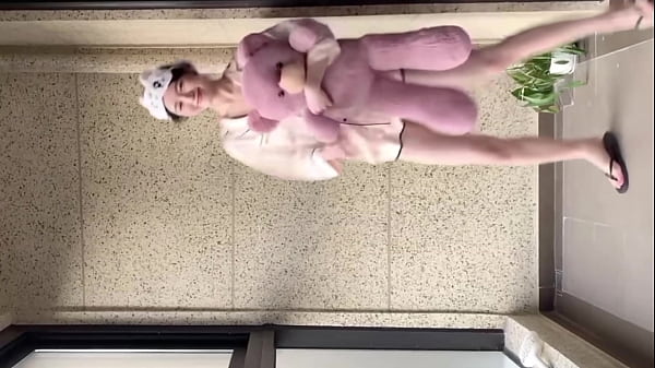 Barefoot Temptress Teasing In Flip-flops