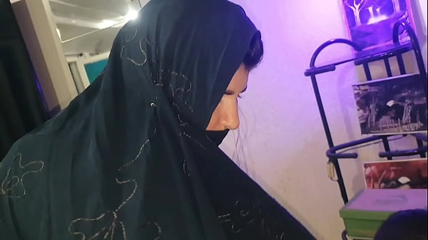Hindi Desi Refugee Pays For Asylum With Tantric Massage And Sex At El Toro De Oro