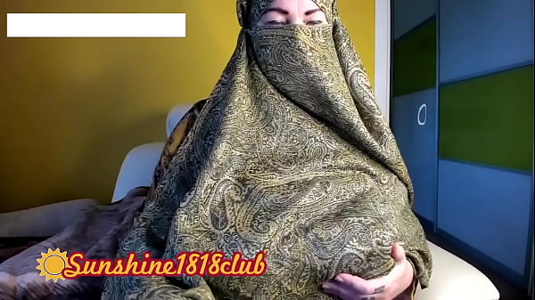 Curvy Turkish Arab Milf In Hijab Shows Off Her Big Tits On Webcam – November 10th Recording