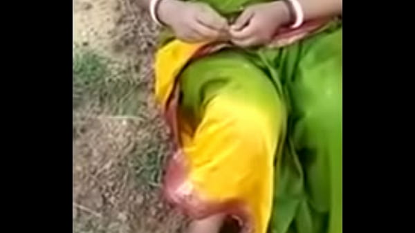 Countryside Couple’s Wild Outdoor Fuck: Aunty Gives Blowjob In Open Field Mms