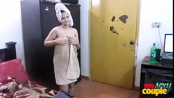 Sonia Bhabhi’s Steamy Post-shower Session With Audio
