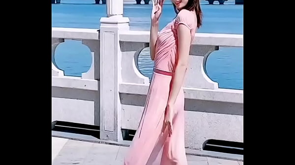Admiring The Alluring Curves Of China’s Snow Beauty