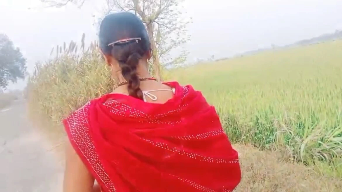 Village Desi Bhabhi Ke Bur Me Gajar Dal Diya