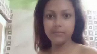 Steamy Desi Babe’s Bathroom Selfie Video