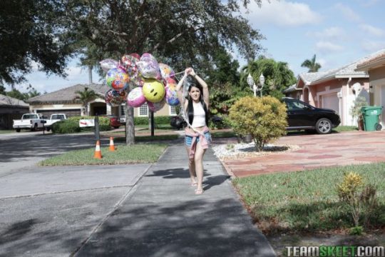 Tiny Tease Jessica Jewels Pops 99 Load-filled Balloons