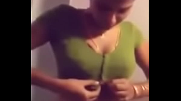 Pushpa The Tamil Aunty’s Seductive Moves