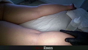 Rharri’s Gigantic Booty Gets A Deep, Sensual Rubdown