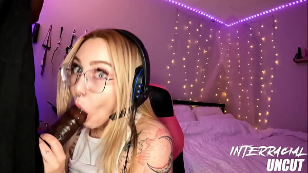 Live Cam Slut Gets Her Face Wrecked By A Bbc Bull On Stream