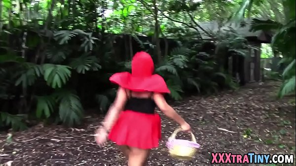 Hot Latina Babe Deepthroats A Thick Dick