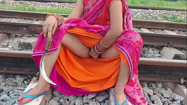 Desi Village Bhabhi’s Wild Outdoor Fuck With Her Field Lover