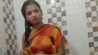 Sarika Vikki’s Steamy Bath Clip, Wet And Wild