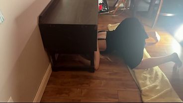 Stepdaughter Trapped And Ravished By Her Hung Stepfather’s Rough Throat-fucking And Finger-filling