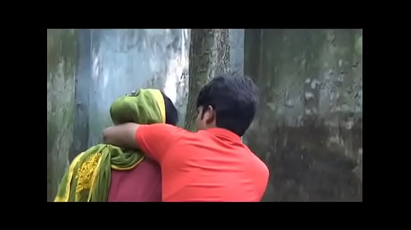 Desi Bhabhi’s Forbidden Fling: A Passionate Affair With A Foreigner