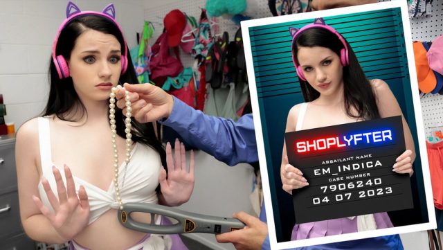 Watch This Entitled Little Streamer Bitch Get Caught Red-handed And Taught A Very Hard Lesson.