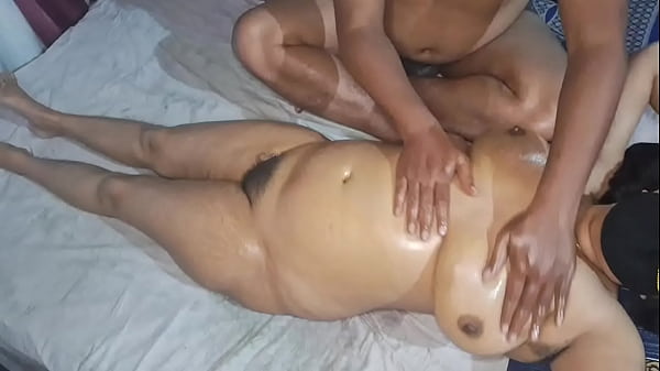 Desi Indian Hot Bhabhi Gets A Full Nude Rubdown