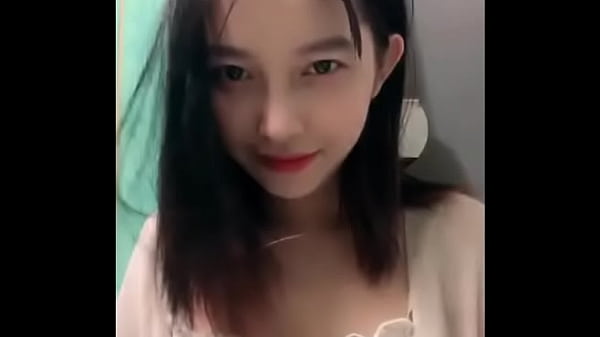 Vietnamese Student From Dâm Tặc School Flaunts Body Selling Sex