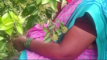 Indian Village Bhabhi Gets Wild Outdoor Fuck In The Fields