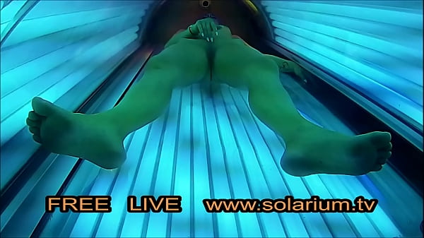 Beautiful Babe With Huge Tits Touches Herself Under The Www.solarium.tv