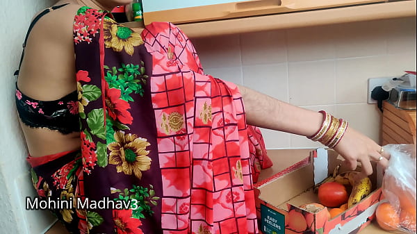 भारतीय फल बेचने वाली रंडी ने ग्राहक से भाव-ताव के बाद जोरदार चोदाई की हिंदी ऑडियो