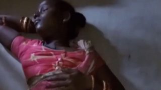Adivasi Babe Lifts Her Saree, Showing Off Her Bare Pussy For Everyone To See.