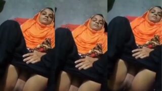 Naked Hijabi Babe Gets Wild With Her Client, Pakistani-style Fucking.